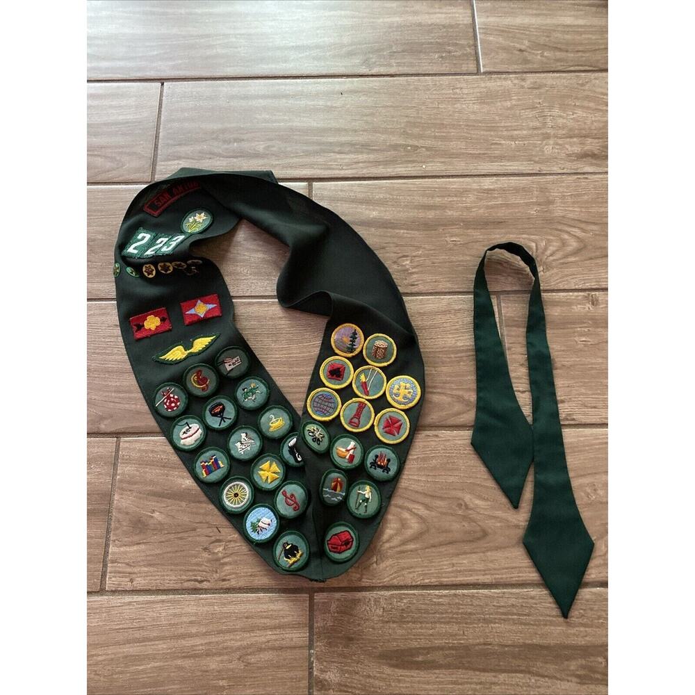 Vintage Lot (Girl Scouts Patches Stitched on & Pins) San Antonio 223